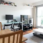 Bright Apt Close To The Cartier Foundation