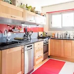 Bright Apt Close To The Cartier Foundation