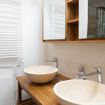 Bright Apt Close To The Cartier Foundation Apartment
