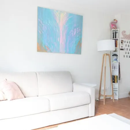 Bright Apt Close To The Cartier Foundation