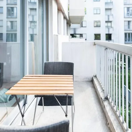 Bright Apt Close To The Cartier Foundation